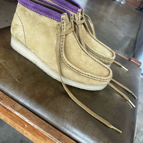 Clarks Original Women's Wallabee Boots “Oakmoss” Tan and Purple Lace Up Boots - Picture 2 of 4